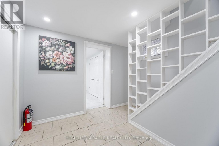 41 BRADSTOCK ROAD, Toronto (Humbermede), Ontario, M9M1M9