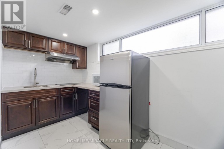41 BRADSTOCK ROAD, Toronto (Humbermede), Ontario, M9M1M9