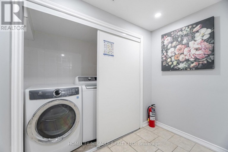 41 BRADSTOCK ROAD, Toronto (Humbermede), Ontario, M9M1M9