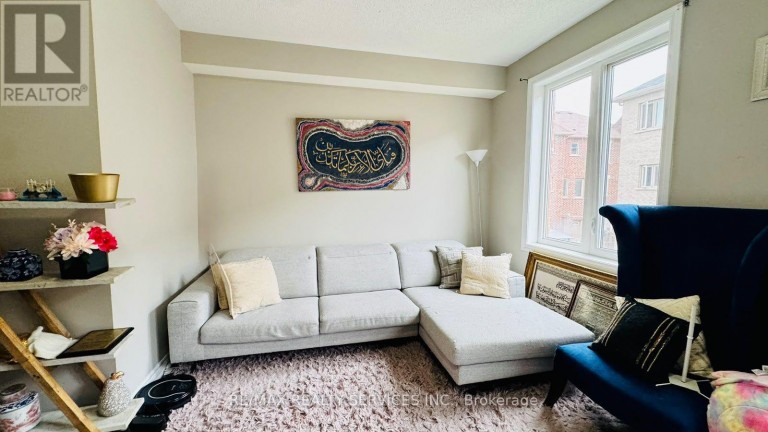 8 RABBIT RUN WAY, Brampton (Heart Lake East), Ontario, L6Z0J2