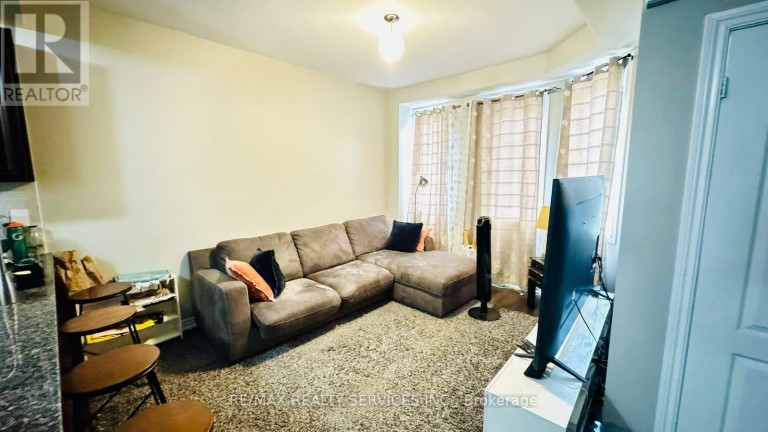 8 RABBIT RUN WAY, Brampton (Heart Lake East), Ontario, L6Z0J2