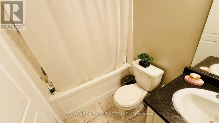 8 RABBIT RUN WAY, Brampton (Heart Lake East), Ontario, L6Z0J2