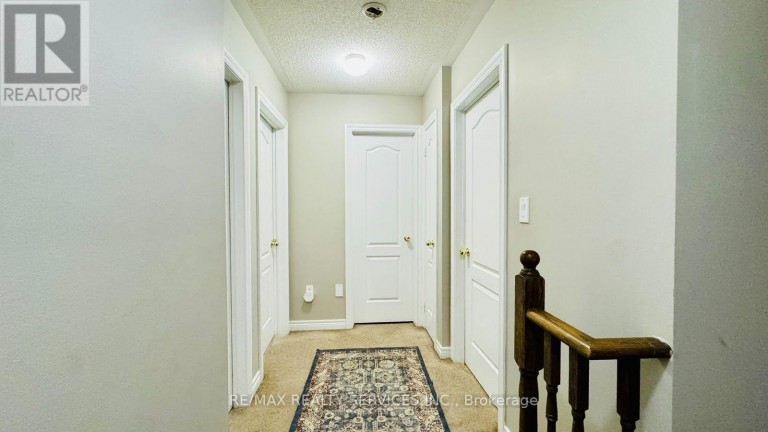 8 RABBIT RUN WAY, Brampton (Heart Lake East), Ontario, L6Z0J2