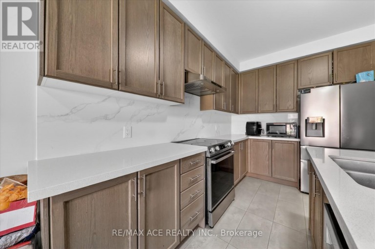 218 FLOOD AVENUE, Clarington (Newcastle), Ontario, L1B0W6