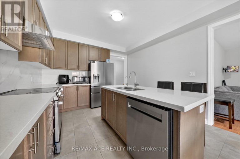 218 FLOOD AVENUE, Clarington (Newcastle), Ontario, L1B0W6