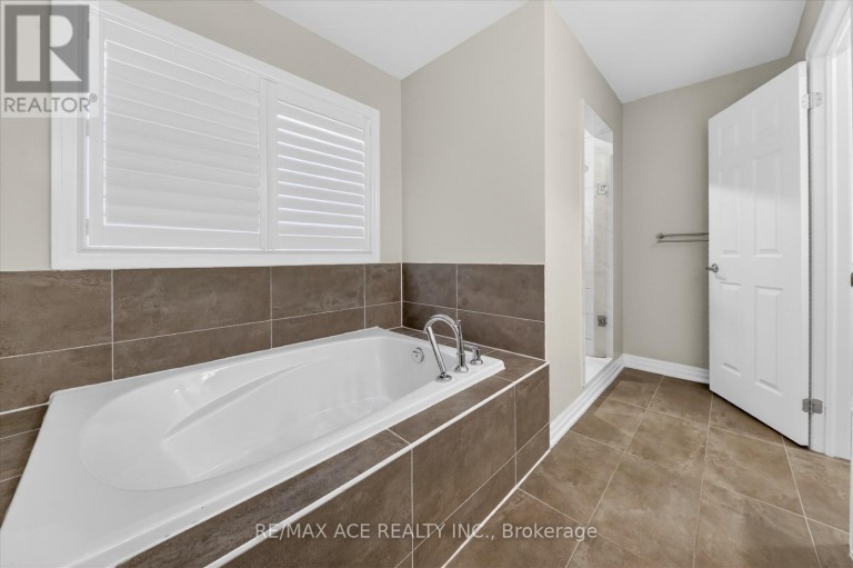 218 FLOOD AVENUE, Clarington (Newcastle), Ontario, L1B0W6