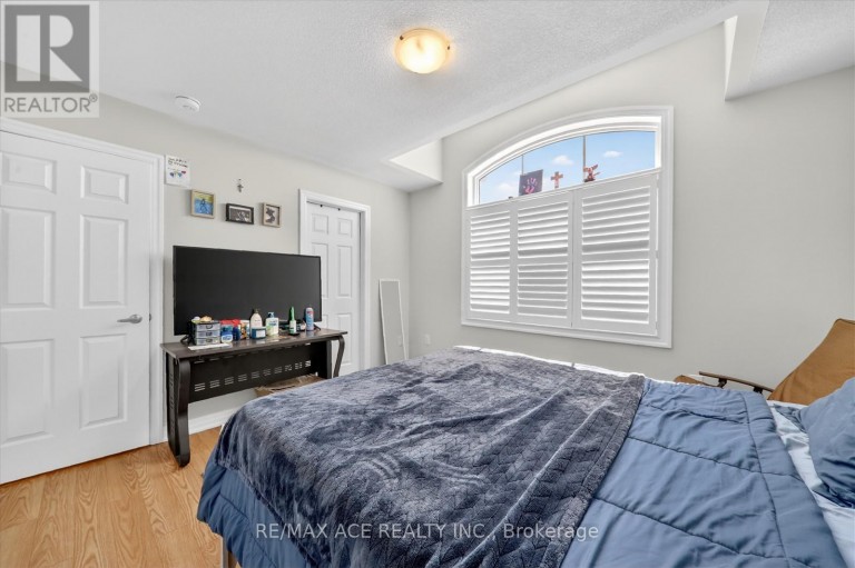 218 FLOOD AVENUE, Clarington (Newcastle), Ontario, L1B0W6