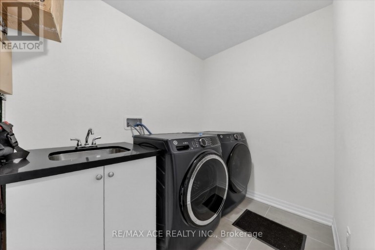 218 FLOOD AVENUE, Clarington (Newcastle), Ontario, L1B0W6