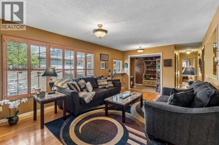 708 Lake Bonavista Drive SE, Calgary, Alberta, T2J0N1