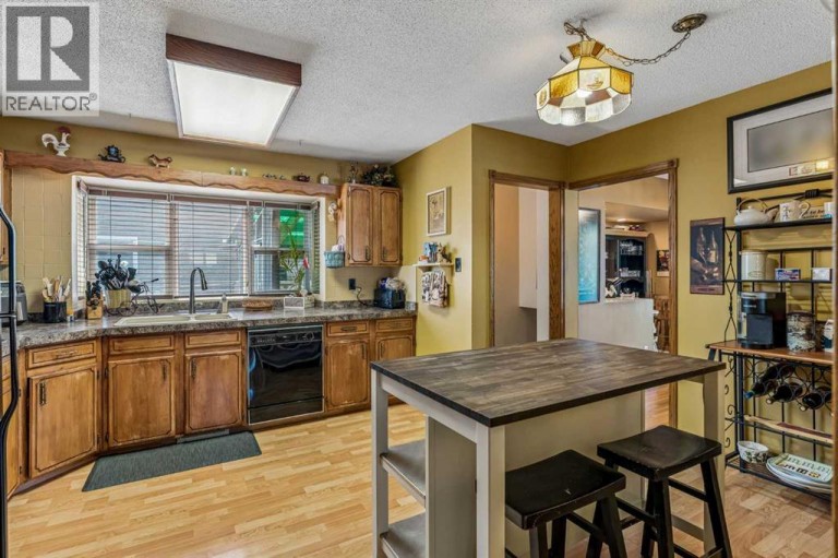 708 Lake Bonavista Drive SE, Calgary, Alberta, T2J0N1