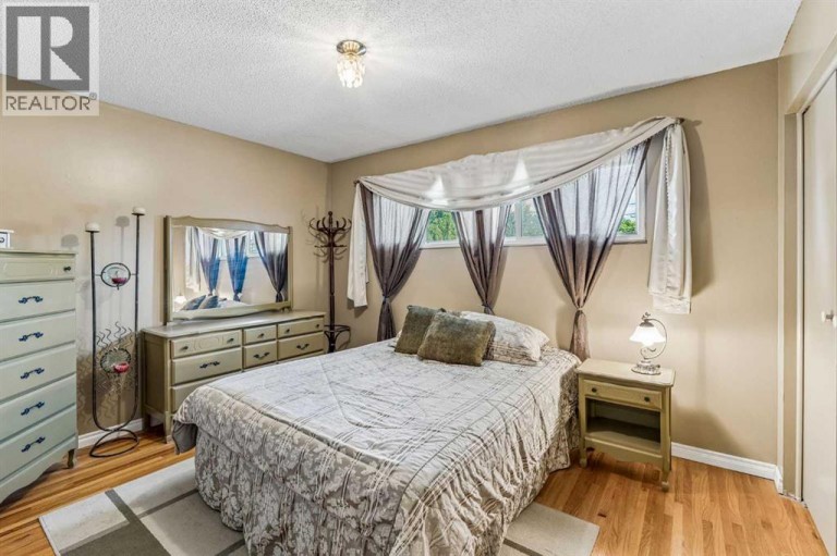 708 Lake Bonavista Drive SE, Calgary, Alberta, T2J0N1