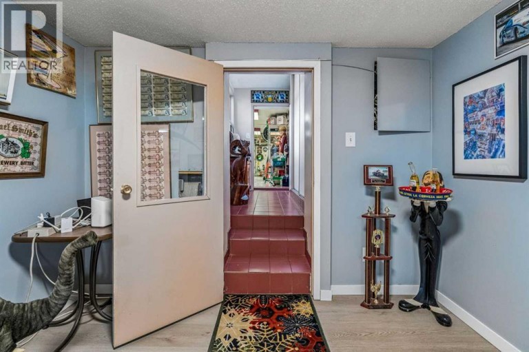 708 Lake Bonavista Drive SE, Calgary, Alberta, T2J0N1