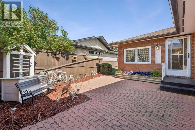 708 Lake Bonavista Drive SE, Calgary, Alberta, T2J0N1