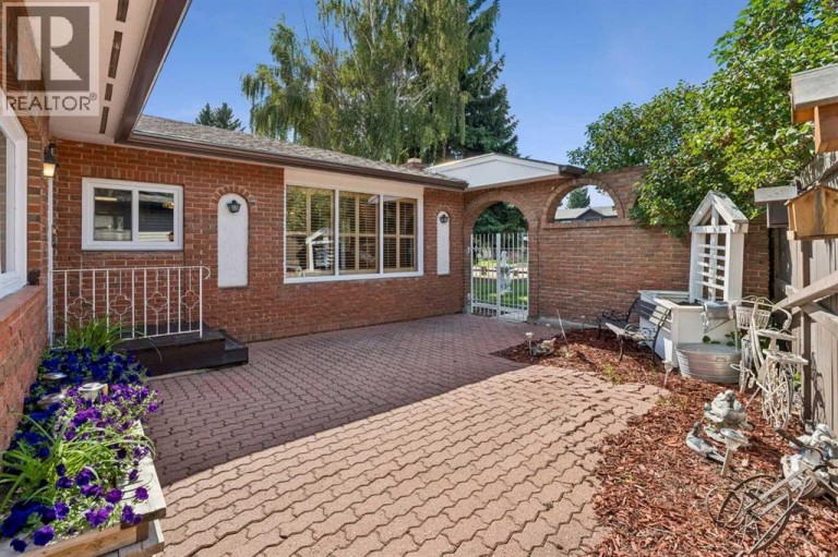 708 Lake Bonavista Drive SE, Calgary, Alberta, T2J0N1