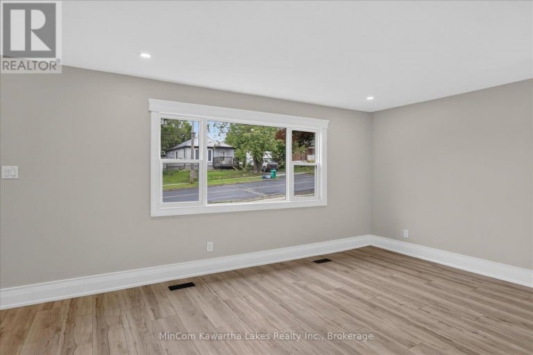 1028 WESTERN AVENUE, Peterborough (Otonabee Ward 1), Ontario, K9J5W4