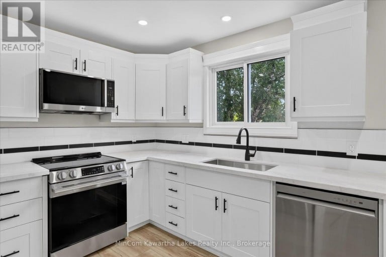 1028 WESTERN AVENUE, Peterborough (Otonabee Ward 1), Ontario, K9J5W4