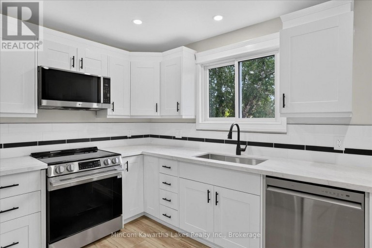 1028 WESTERN AVENUE, Peterborough (Otonabee Ward 1), Ontario, K9J5W4