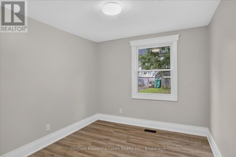 1028 WESTERN AVENUE, Peterborough (Otonabee Ward 1), Ontario, K9J5W4