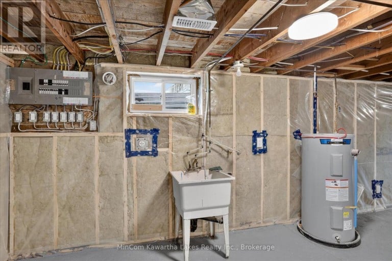 1028 WESTERN AVENUE, Peterborough (Otonabee Ward 1), Ontario, K9J5W4
