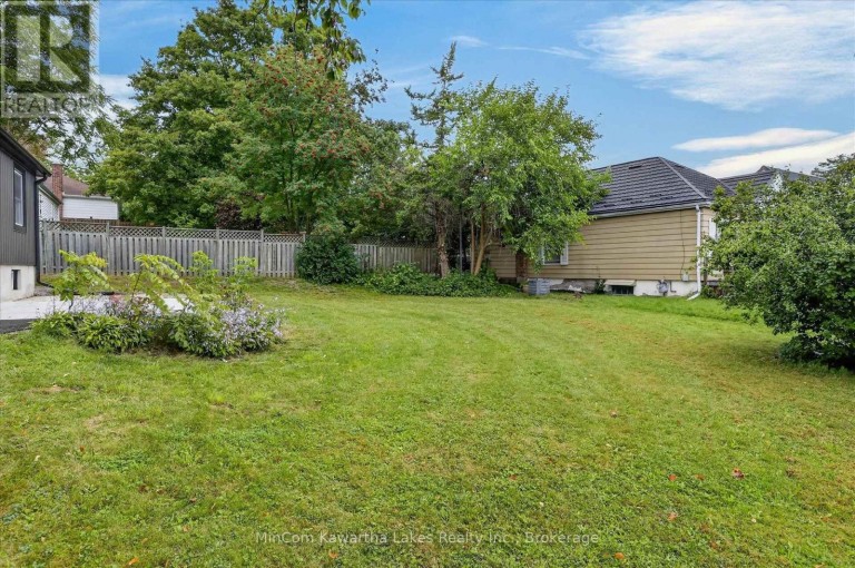 1028 WESTERN AVENUE, Peterborough (Otonabee Ward 1), Ontario, K9J5W4