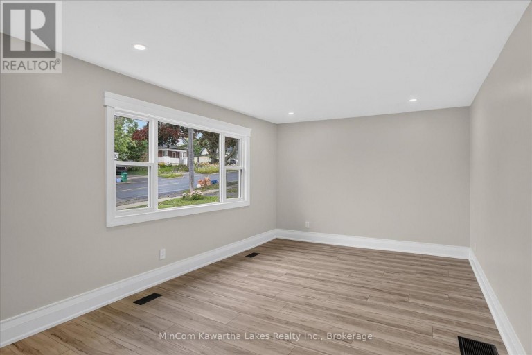 1028 WESTERN AVENUE, Peterborough (Otonabee Ward 1), Ontario, K9J5W4