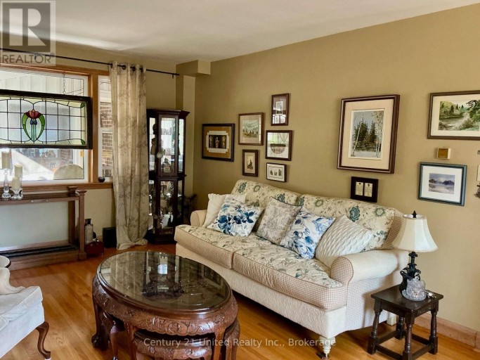6 MIDDLETON DRIVE, Peterborough (Monaghan Ward 2), Ontario, K9J4Z2