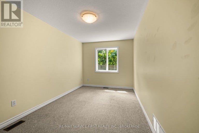 122 BRICELAND STREET, Kingston (Rideau), Ontario, K7K7L2