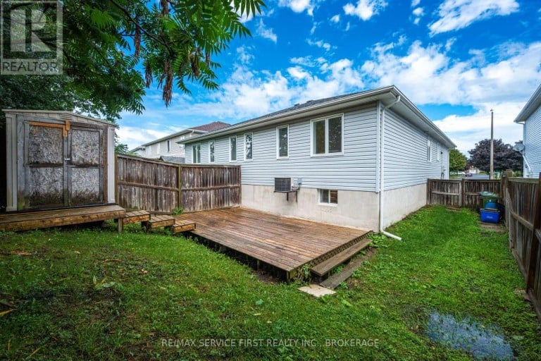 122 BRICELAND STREET, Kingston (Rideau), Ontario, K7K7L2