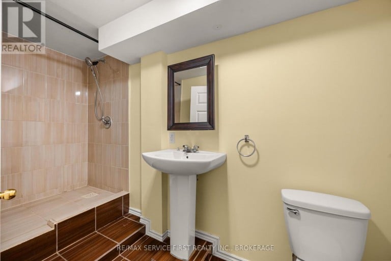 122 BRICELAND STREET, Kingston (Rideau), Ontario, K7K7L2