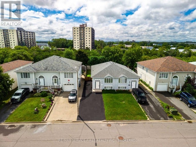 122 BRICELAND STREET, Kingston (Rideau), Ontario, K7K7L2