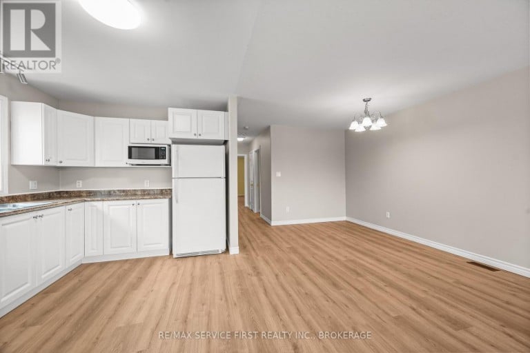 122 BRICELAND STREET, Kingston (Rideau), Ontario, K7K7L2