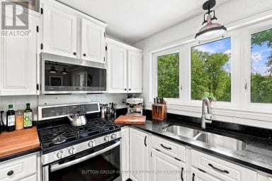 732 CENTRE STREET, Kingston (South Of Taylor-Kidd Blvd) Ontario