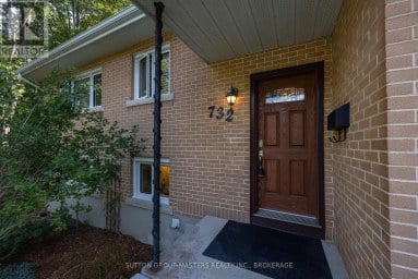 732 CENTRE STREET, Kingston (South Of Taylor-Kidd Blvd) Ontario