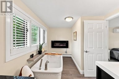 732 CENTRE STREET, Kingston (South Of Taylor-Kidd Blvd) Ontario