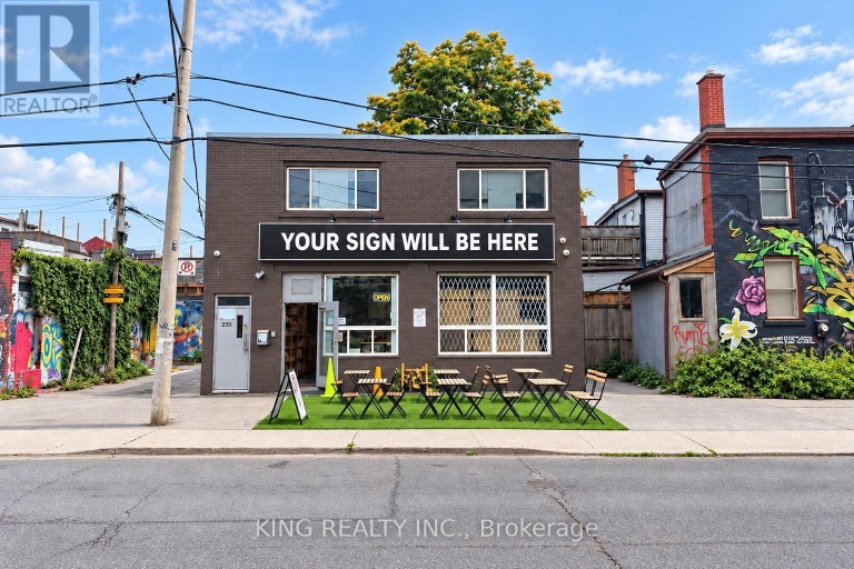 260 NIAGARA STREET, Toronto (Niagara), Ontario, M6J2L9
