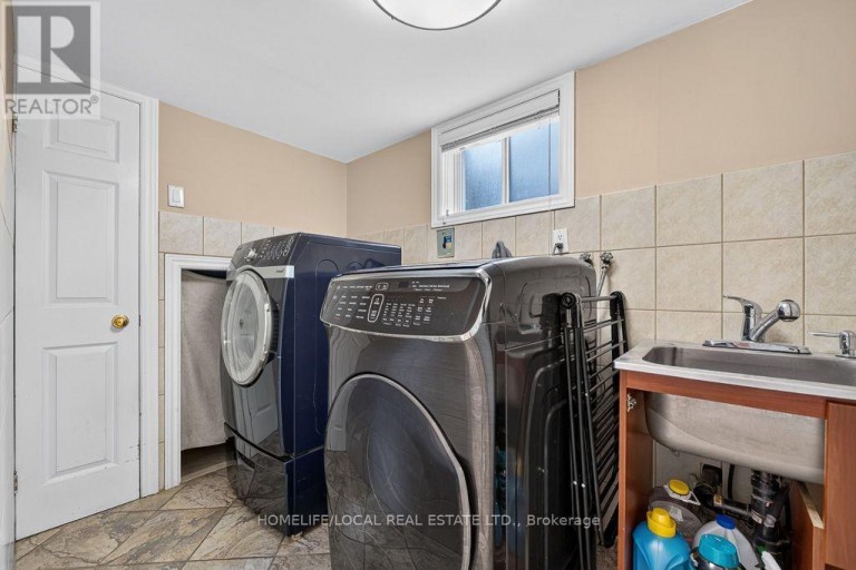 4 MARTINDALE CRESCENT, Brampton (Brampton West), Ontario, L6X2T9