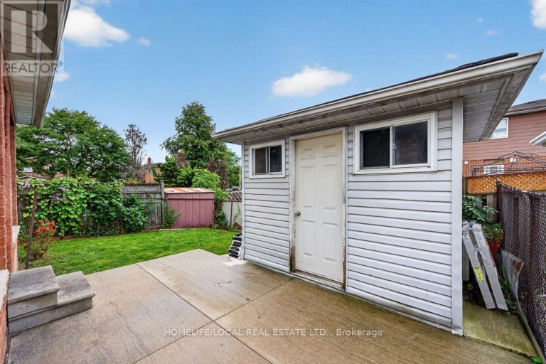 4 MARTINDALE CRESCENT, Brampton (Brampton West), Ontario, L6X2T9