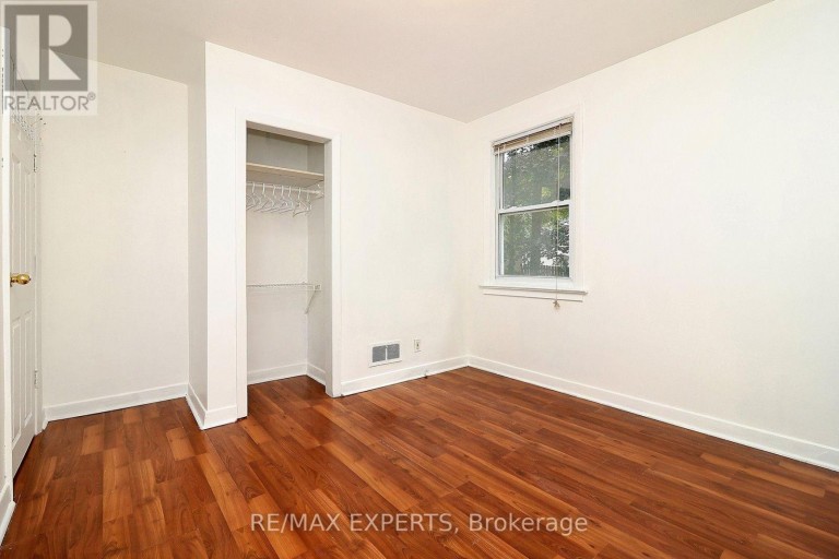 127 WHITNEY AVENUE, Hamilton (Ainslie Wood), Ontario, L8S2G6