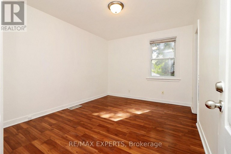 127 WHITNEY AVENUE, Hamilton (Ainslie Wood), Ontario, L8S2G6