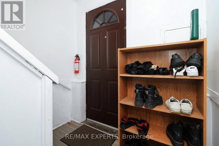 127 WHITNEY AVENUE, Hamilton (Ainslie Wood), Ontario, L8S2G6