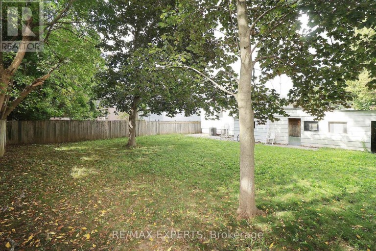 127 WHITNEY AVENUE, Hamilton (Ainslie Wood), Ontario, L8S2G6