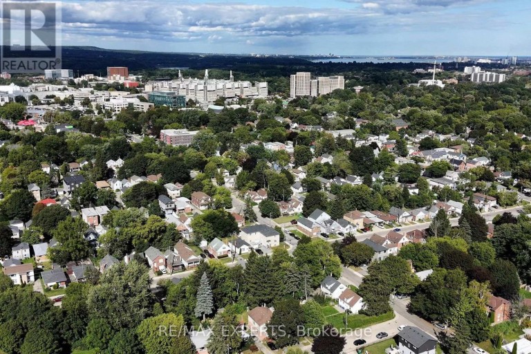 127 WHITNEY AVENUE, Hamilton (Ainslie Wood), Ontario, L8S2G6