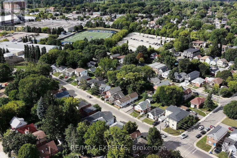 127 WHITNEY AVENUE, Hamilton (Ainslie Wood), Ontario, L8S2G6