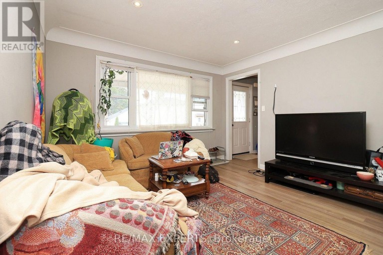 127 WHITNEY AVENUE, Hamilton (Ainslie Wood), Ontario, L8S2G6