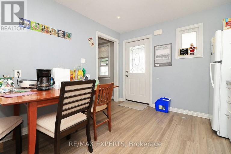 127 WHITNEY AVENUE, Hamilton (Ainslie Wood), Ontario, L8S2G6