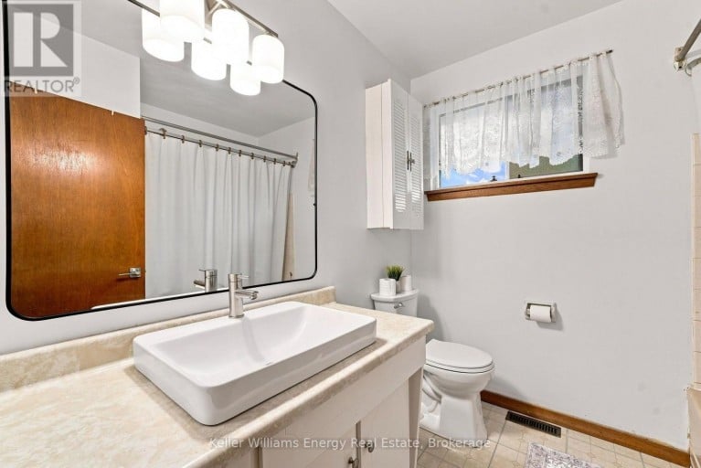 410 GRANDVIEW STREET S, Oshawa (Donevan), Ontario, L1H7C8