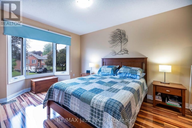 29 VALLEYCREST DRIVE, Clarington (Courtice), Ontario, L1E1J2
