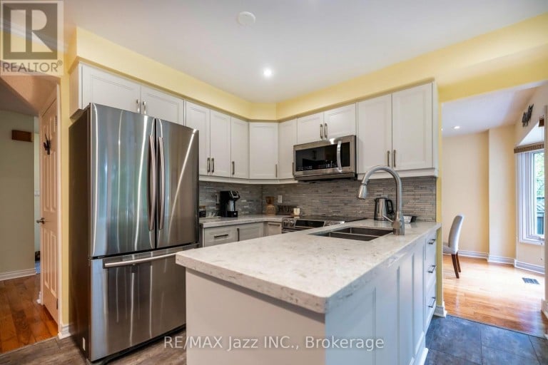 29 VALLEYCREST DRIVE, Clarington (Courtice), Ontario, L1E1J2
