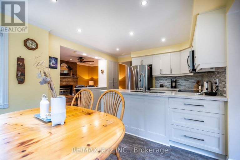 29 VALLEYCREST DRIVE, Clarington (Courtice), Ontario, L1E1J2