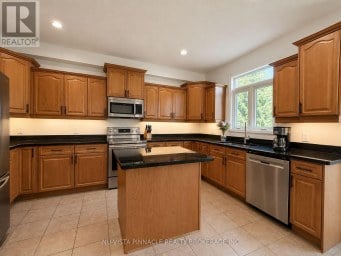 378 WHISKER STREET London North (North B) Ontario photo 3